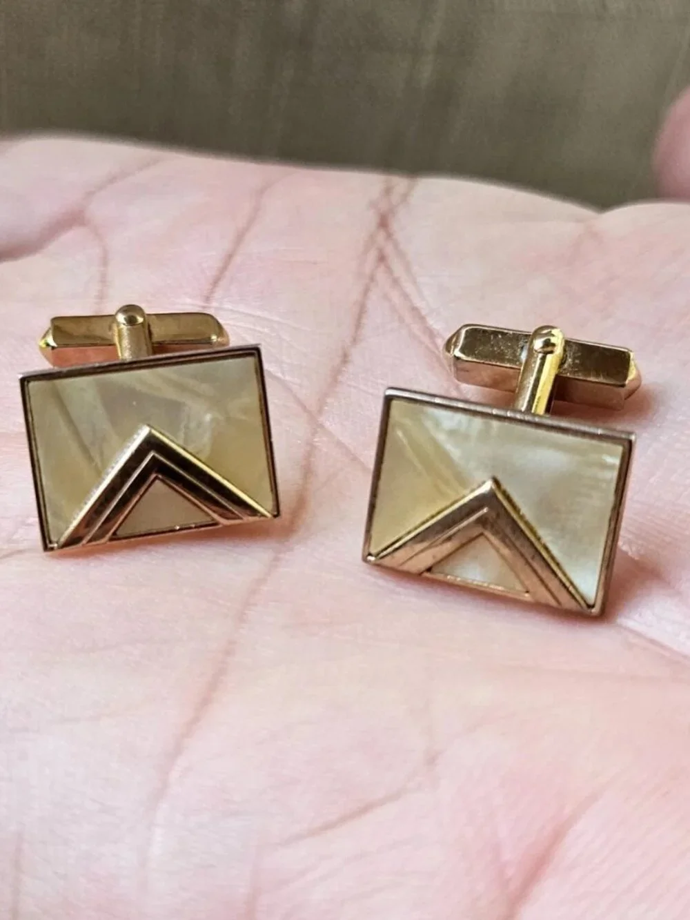 Vintage Swank Men Cufflinks Mother of Pearl Face Gold Tone Men Jewelry Cuff link